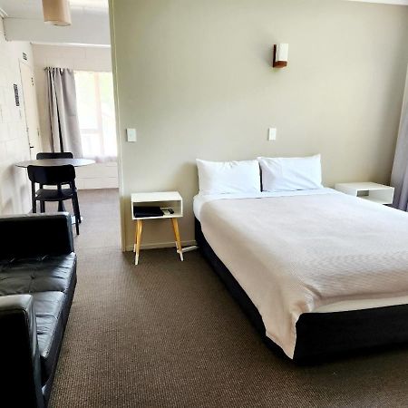 טאומרנוי Kelly'S Riverside Motel מראה חיצוני תמונה