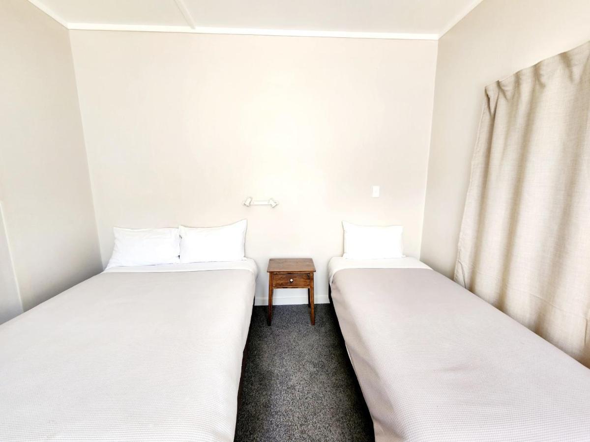 טאומרנוי Kelly'S Riverside Motel מראה חיצוני תמונה