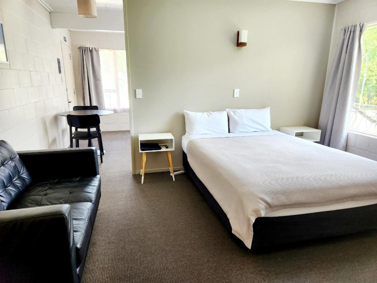 טאומרנוי Kelly'S Riverside Motel מראה חיצוני תמונה