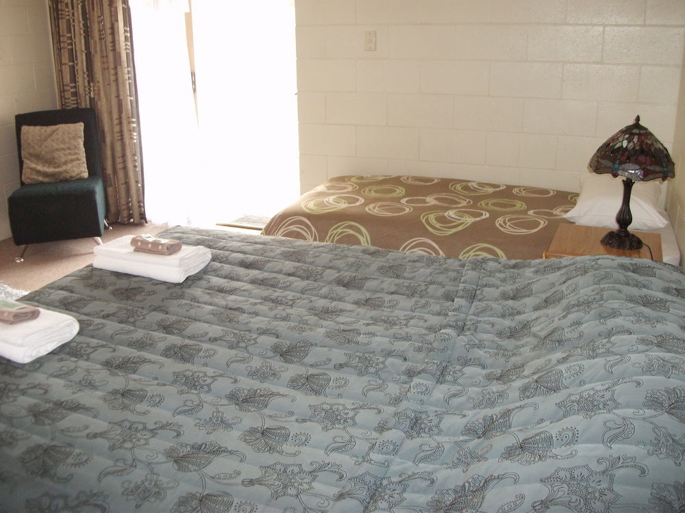 טאומרנוי Kelly'S Riverside Motel מראה חיצוני תמונה