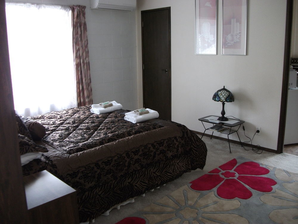 טאומרנוי Kelly'S Riverside Motel מראה חיצוני תמונה