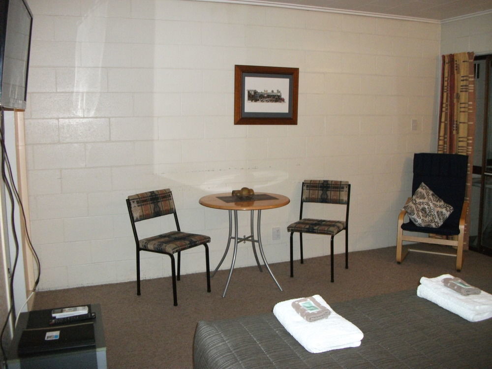 טאומרנוי Kelly'S Riverside Motel מראה חיצוני תמונה
