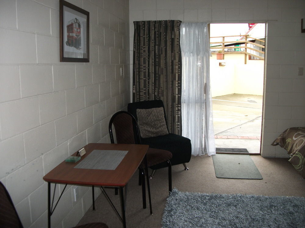 טאומרנוי Kelly'S Riverside Motel מראה חיצוני תמונה