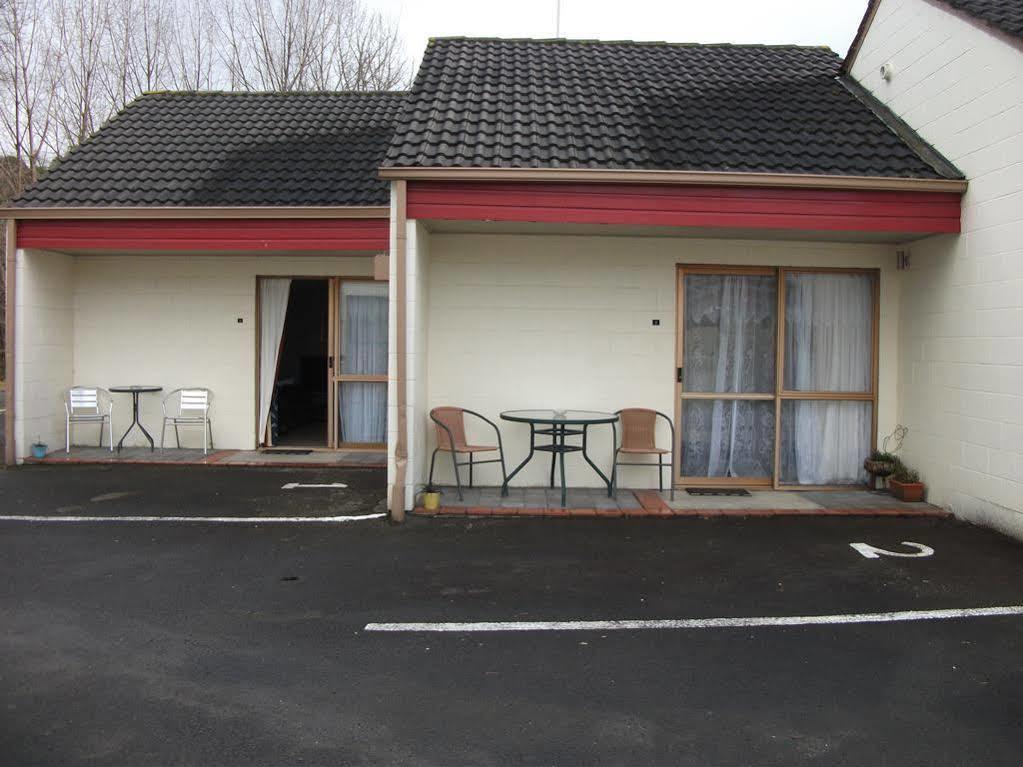 טאומרנוי Kelly'S Riverside Motel מראה חיצוני תמונה