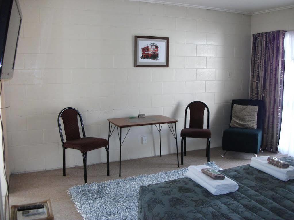 טאומרנוי Kelly'S Riverside Motel מראה חיצוני תמונה