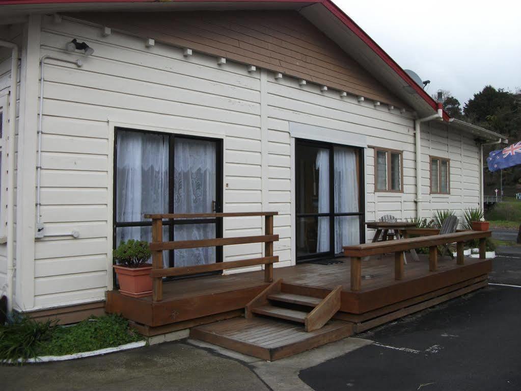 טאומרנוי Kelly'S Riverside Motel מראה חיצוני תמונה
