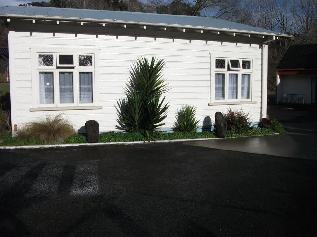 טאומרנוי Kelly'S Riverside Motel מראה חיצוני תמונה
